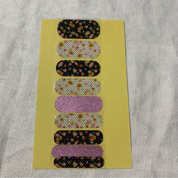 Jamberry Mixed Mani Nail Set, All New, Florals, 10 Half Sheet Nail Wraps - Picture 4 of 11